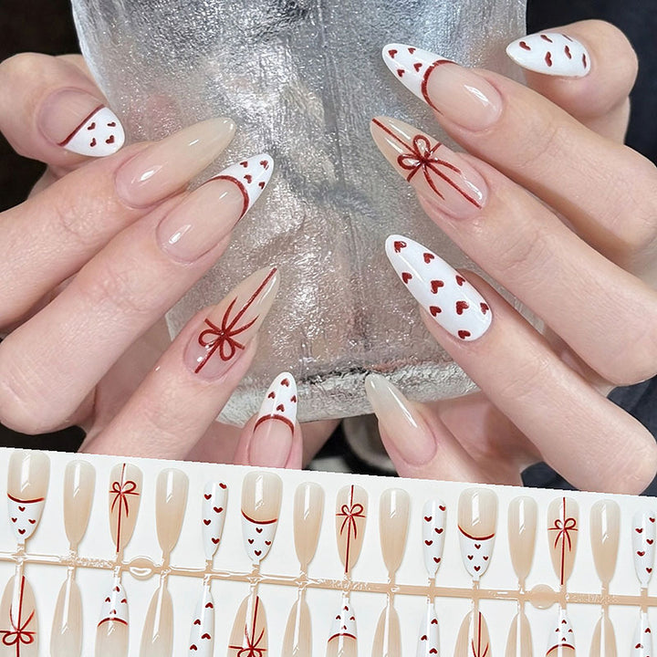 Wiederverwendbares wasserdichtes Press-On-Nagelset mit Herzdesign