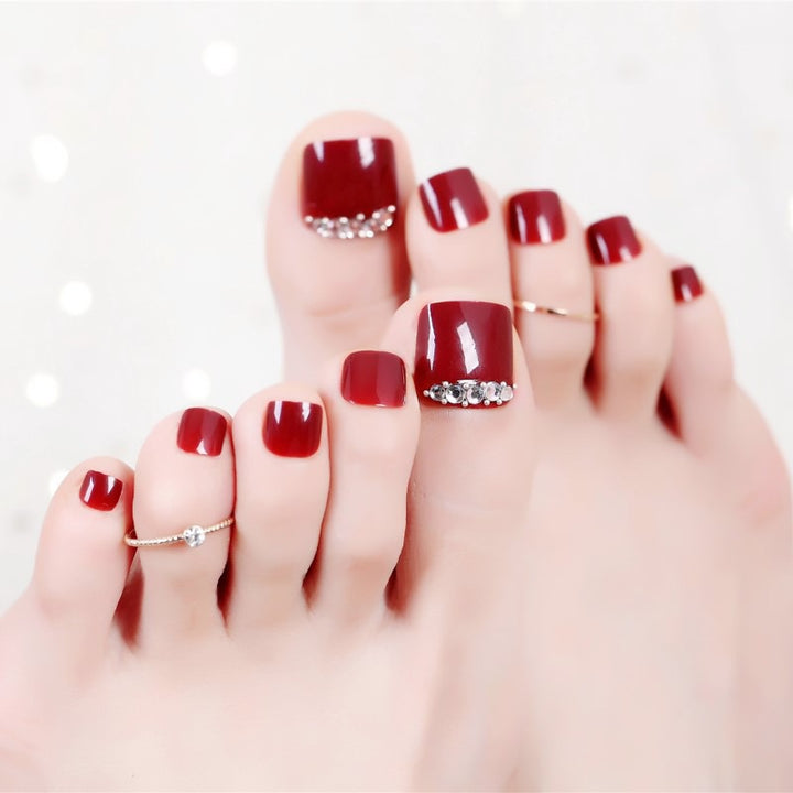 Kunstnagelset mit eleganter Nagelkunst und Funkelelementen Karnz