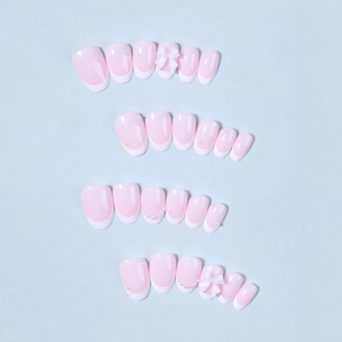 Kunstnagelset mit exquisiten 3D-Blüten und eleganten Perlenverzierungen Karnz
