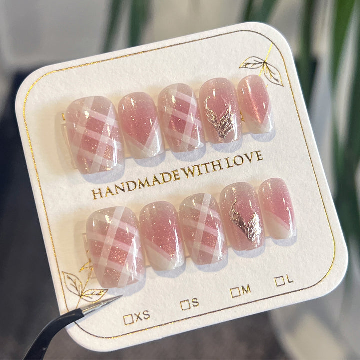 Nagelkunstset mit glamourösem Glitzer- und Schrägdesign Karnz