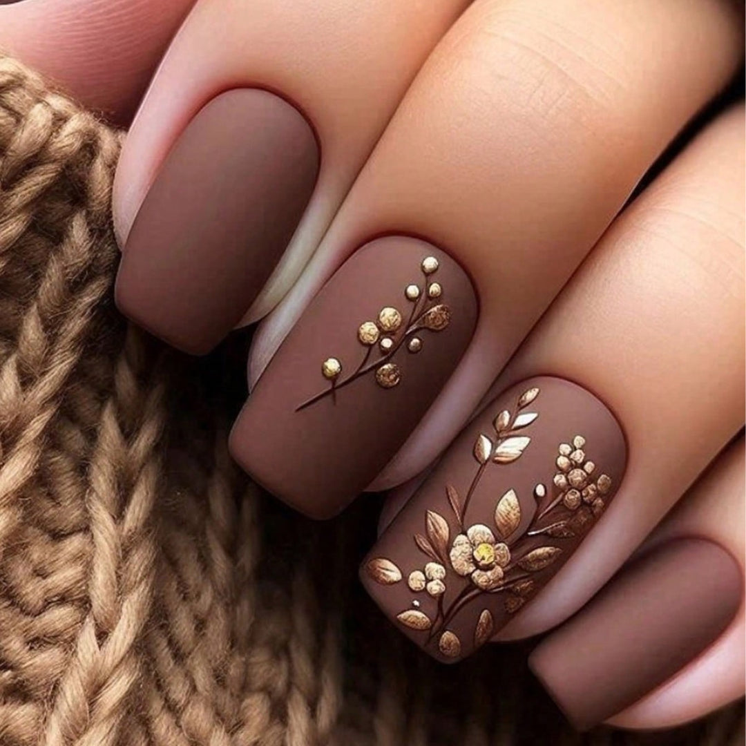 Künstlerische Nagelkunst Karnz