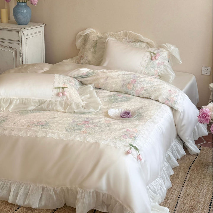Romantisches Bettwäsche-Set mit Rüschen, Satin-Optik und floralem Spitzenbesatz