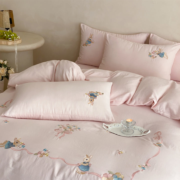 Besticktes Baumwoll-Bettwäsche-Set mit Bunny-Applikation und dekorativen Kissenbezügen