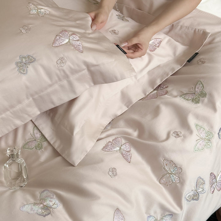 Satin-Bettwäschegarnitur mit feiner Schmetterlingsstickerei Karnz