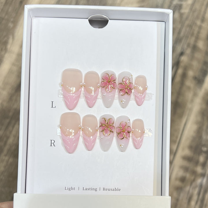 Artisan Floral-Themed Press-On Nails Set Karnz