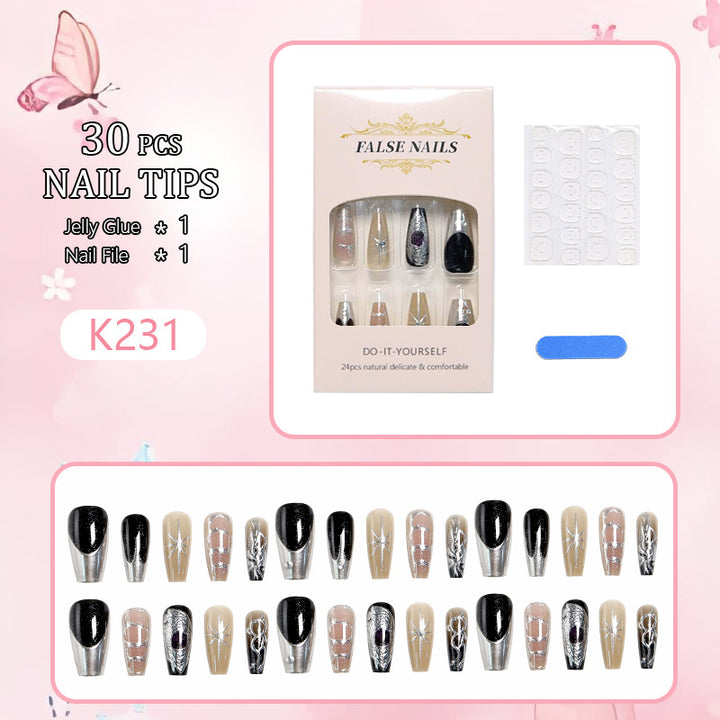 Kunstvolle Nagelspitzen mit eleganten Mustern Karnz
