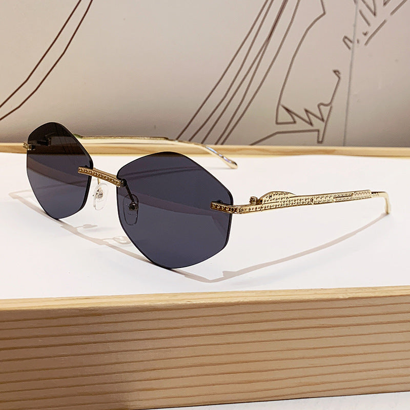 Damen extravagante Sonnenbrille mit funkelnden Akzenten Karnz