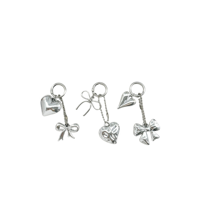 Herzförmiger Charm-Schlüsselanhänger mit Schleife Karnz