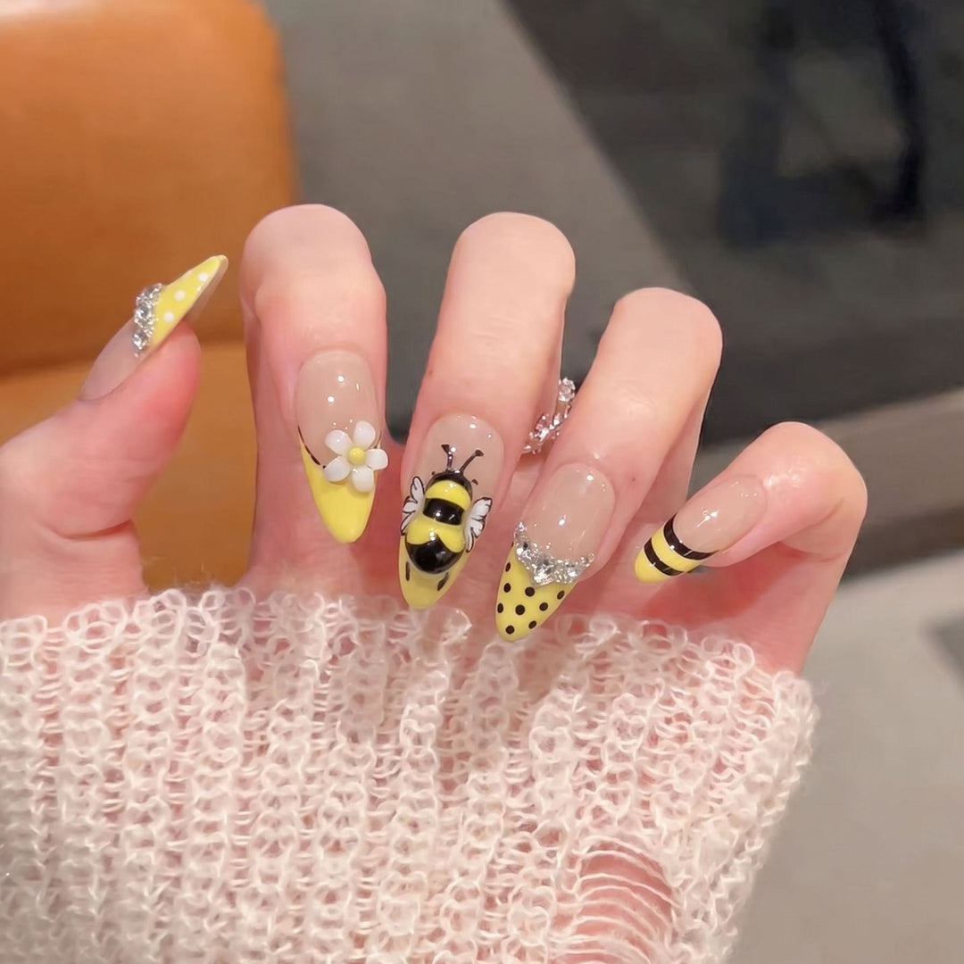 Künstlerisches Bienen-Motiv Press-On Nagelset Karnz