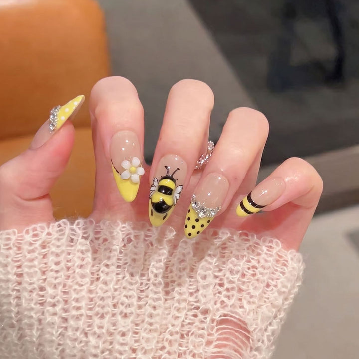 Künstlerisches Bienen-Motiv Press-On Nagelset Karnz