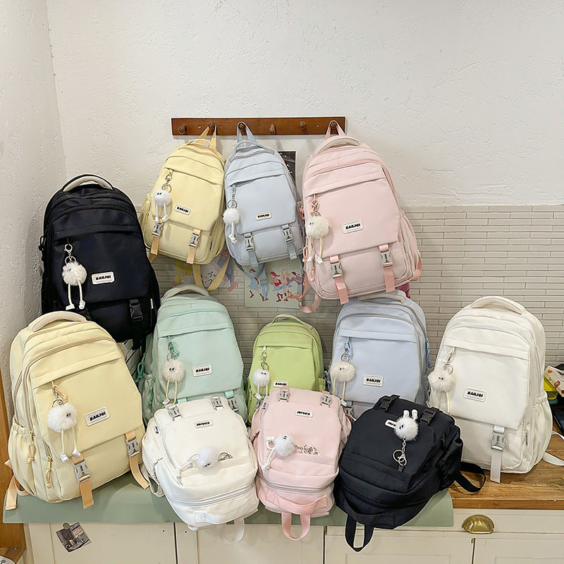 Stylische Multi-Funktions-Rucksack mit dekorativen Merkmalen Karnz