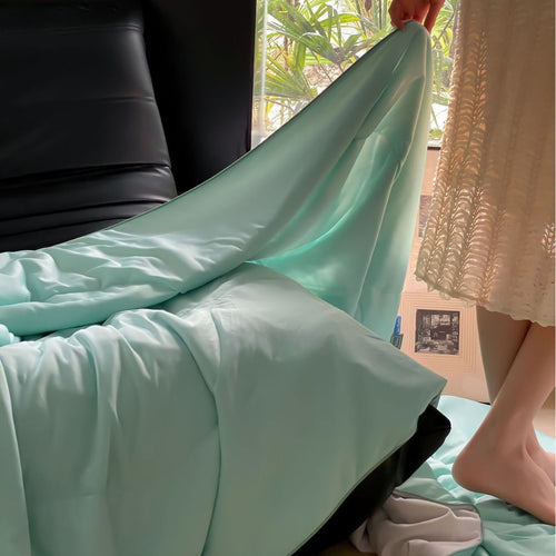 Leichte Steppdecke aus Mikrofaser-Satin, atmungsaktiv und hypoallergen