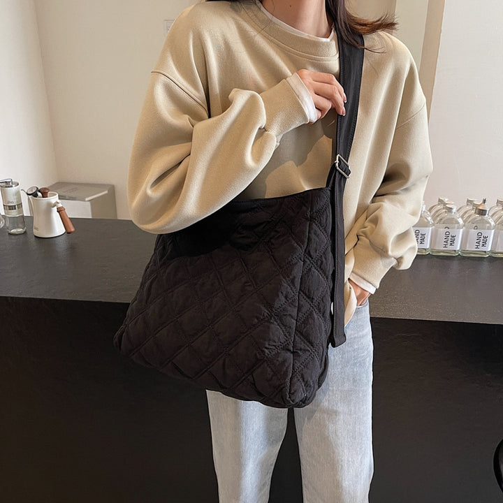 Gestepptes Weiches Stoff Schultertasche Karnz