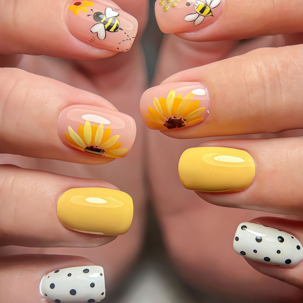 Saisonales thematisiertes Press-On-Nagelkunst-Set Karnz