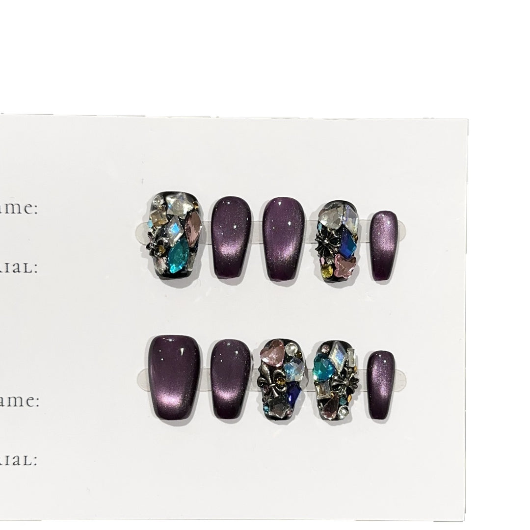 Dekorative Nagelkunst