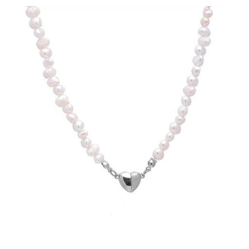 Elegantes Silberperlenarmband mit Herzdetails Karnz