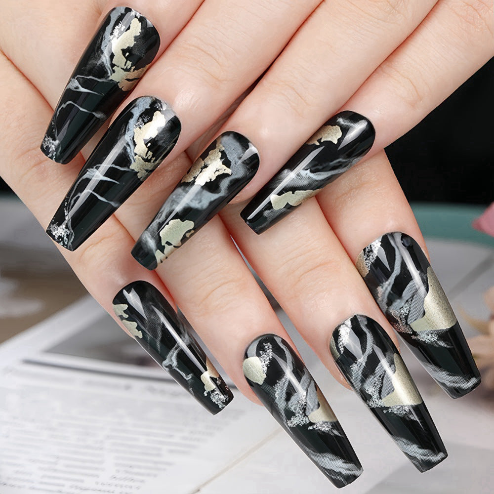 Kunstnägel im eleganten Marmor- und Gold-Design Karnz