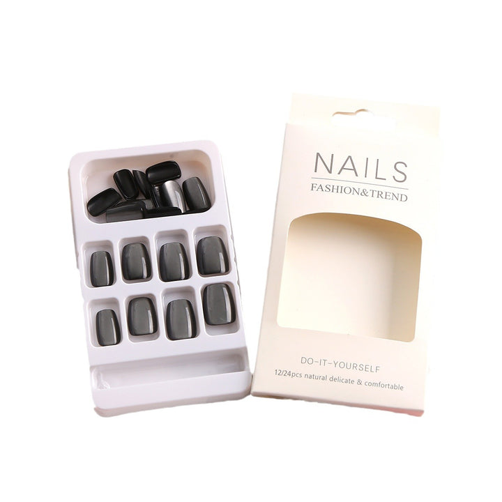Elegantes Glänzendes Press-On Nagelset Karnz