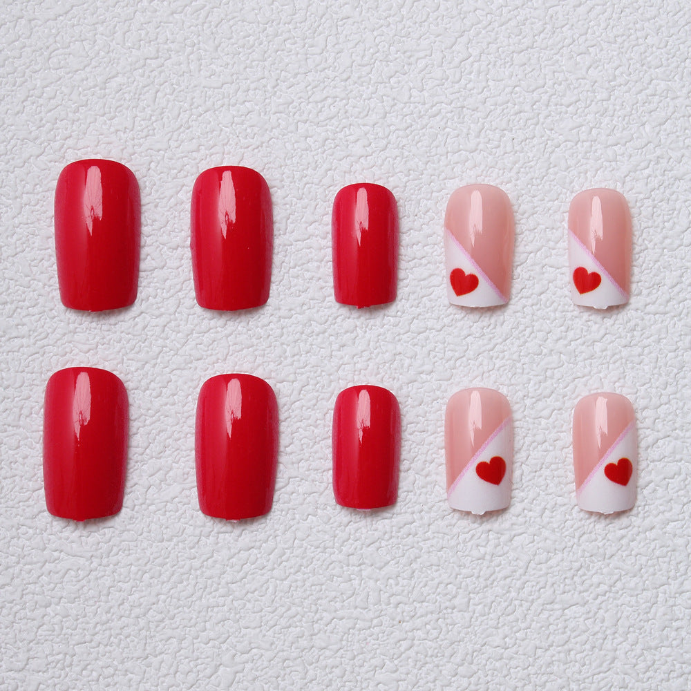 Herz-verzierte Press-On Nagelkunst Karnz