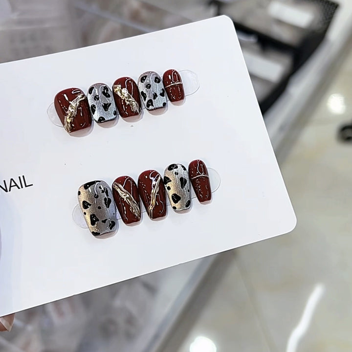 Stylisches Press-On-Nail-Art-Set mit einzigartigen Mustern Karnz