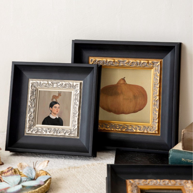 Wandkunst mit ornamentalem Rahmen