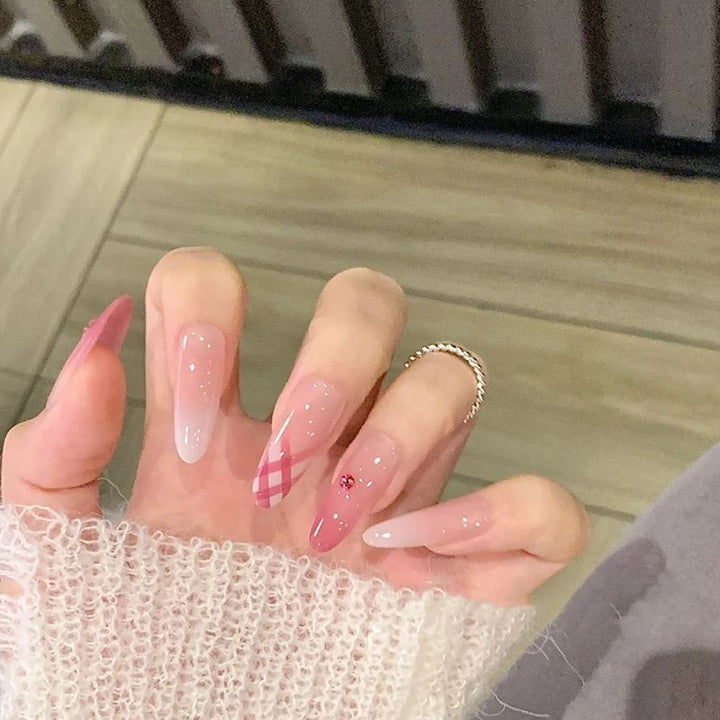 Kunstvolle Nageldesigns mit Katzenmotiv Karnz