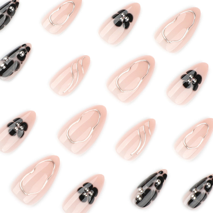 Kreative Nagelkunst mit Glitzerakzenten Karnz