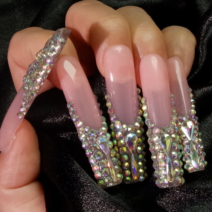 3D Dekorative Press-On Nagelverlängerungen mit funkelnden Edelsteinakzenten Karnz
