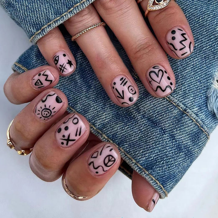 Kreative Nagelkunst mit modernem Designs Karnz