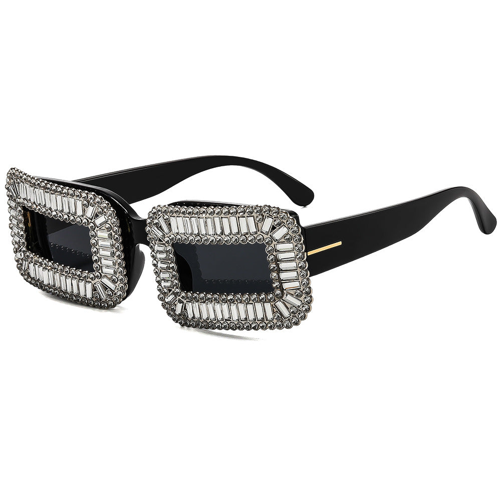Damen Designer-Sonnenbrille mit extravaganten Nietenverzierungen Karnz