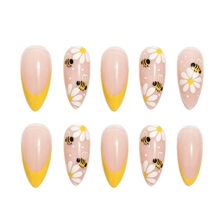 Elegante florale Maniküre