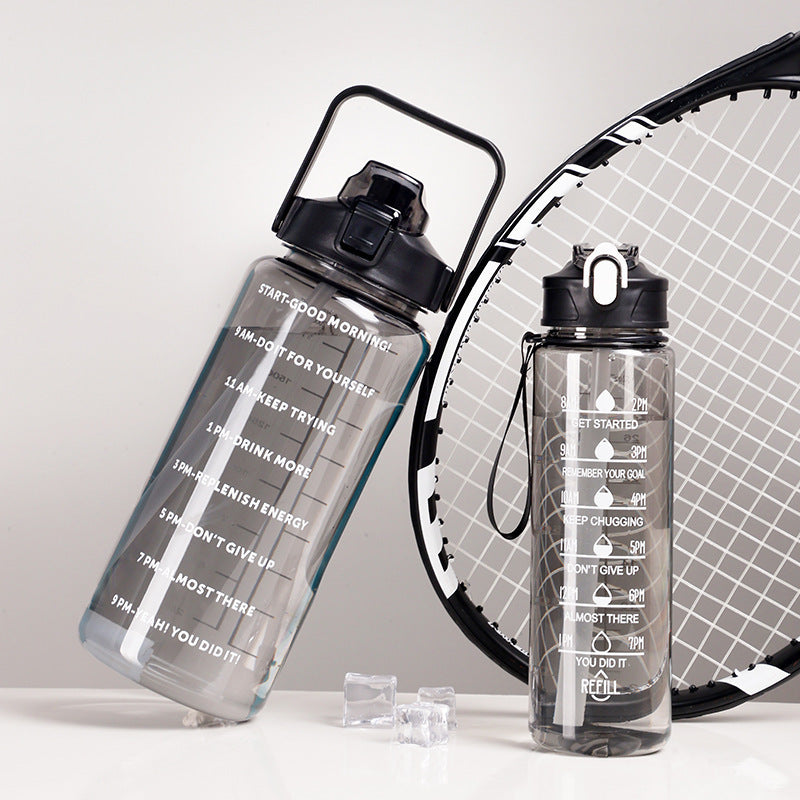 Damen Motivations-Trinkflasche mit integrierten Zeitmarkierungen und ergonomischem Design Karnz