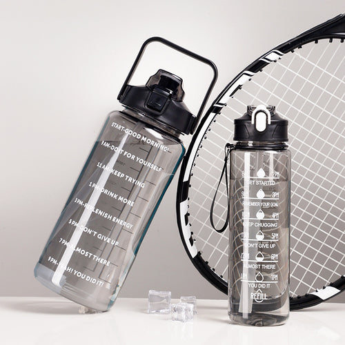 Damen Motivations-Trinkflasche mit integrierten Zeitmarkierungen und ergonomischem Design Karnz