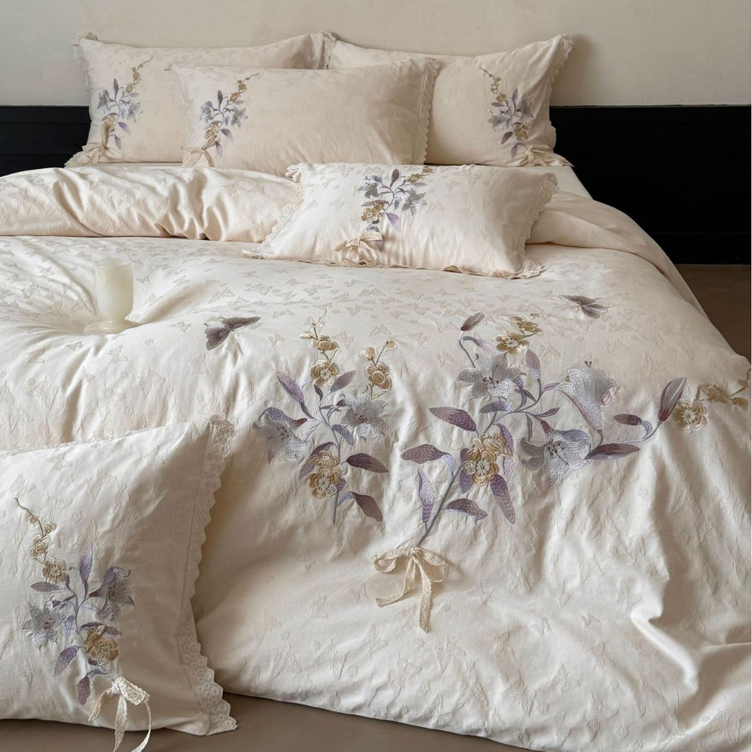 Elegantes Baumwollsatin-Bettbezug-Set mit floraler Stickerei und Spitzenkante