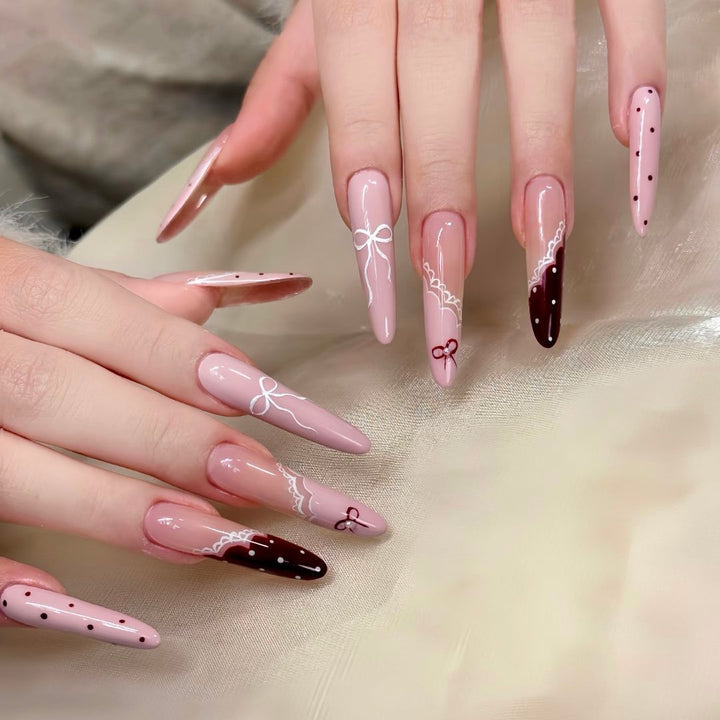 Künstlerische Lange Stiletto-Nagelverzierungen Karnz