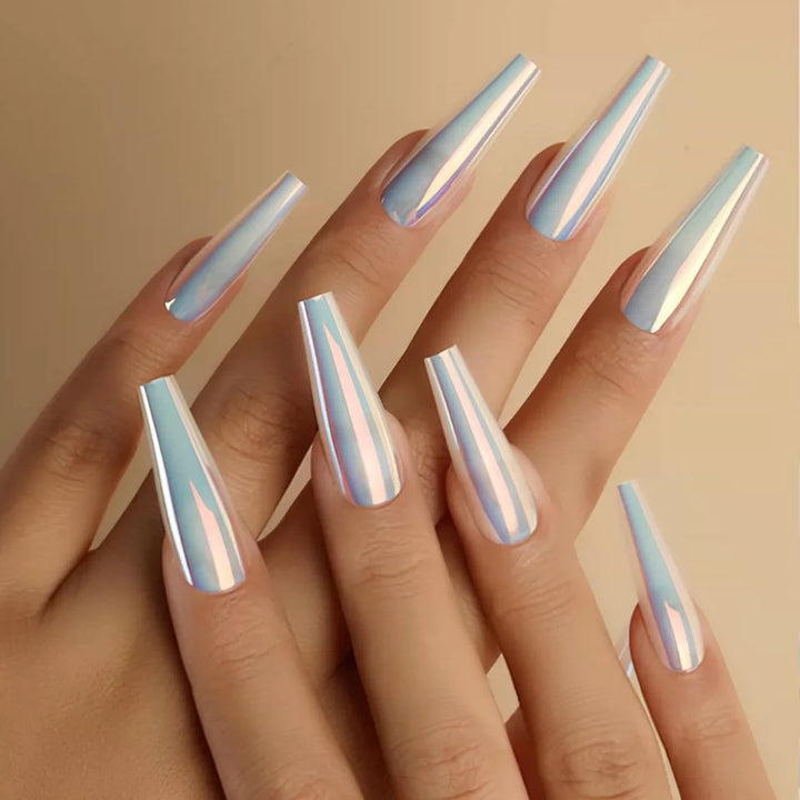 Künstliche Nagelspitzen mit holografischem Design Karnz