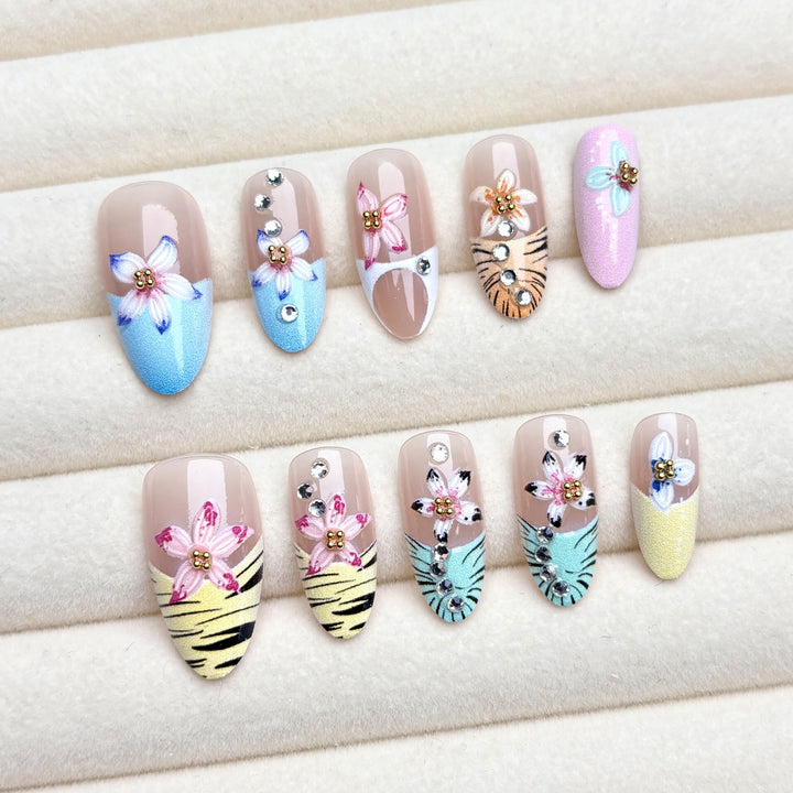 Dekoratives Blütenmotiv Nail Art Set zum Aufkleben