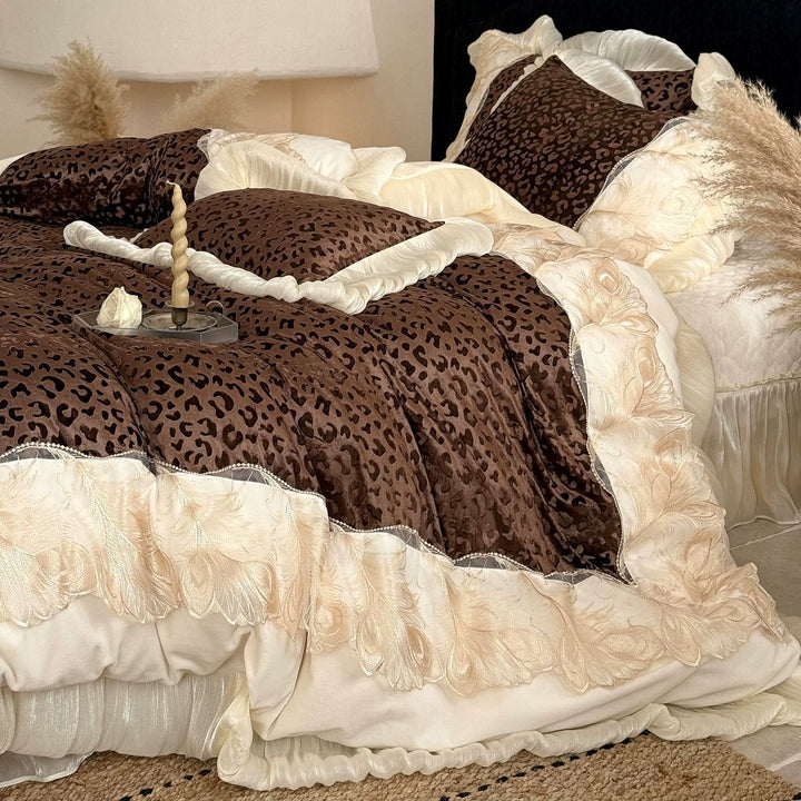 Rüsche Bestickte Leopard Jacquard Bettbezug Set mit Gefälteltem Rock