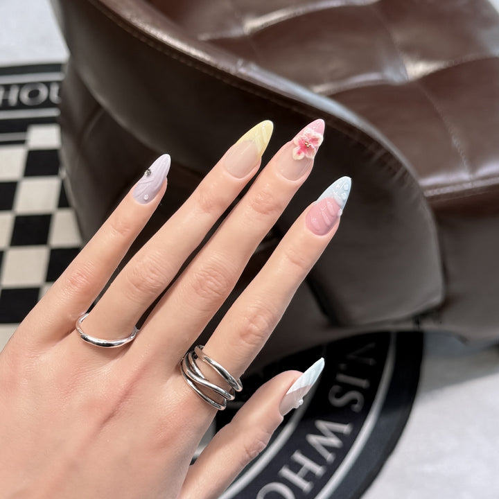 Künstlerisches Floral Stiletto Press-On Nagel Set Karnz