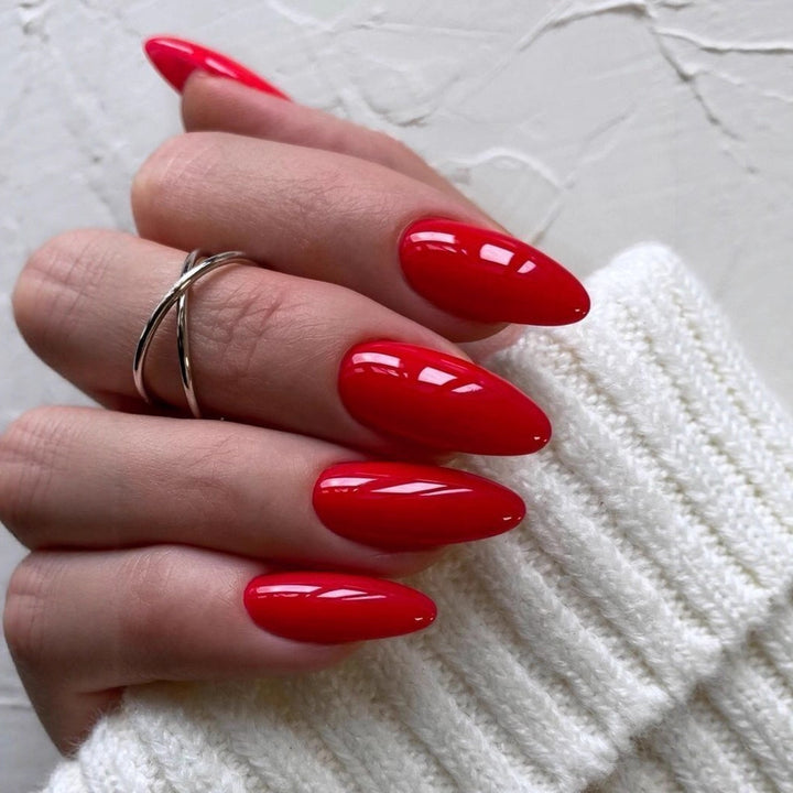 Kunstvolle Nagelverlängerungen mit Eleganten Spitzen Karnz