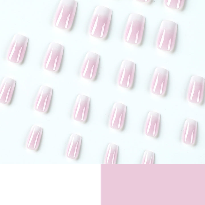 Kunstvolle Nagelverlängerungen mit Ombre Design Karnz