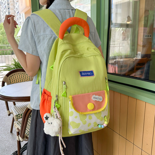 Stilvoller Multi-Taschen-Rucksack mit lustigen Akzenten Karnz