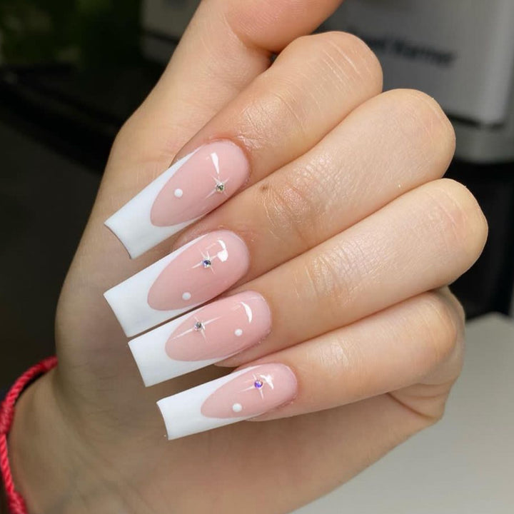 Dekorative Stiletto Nagelkunst Verlängerungen Karnz