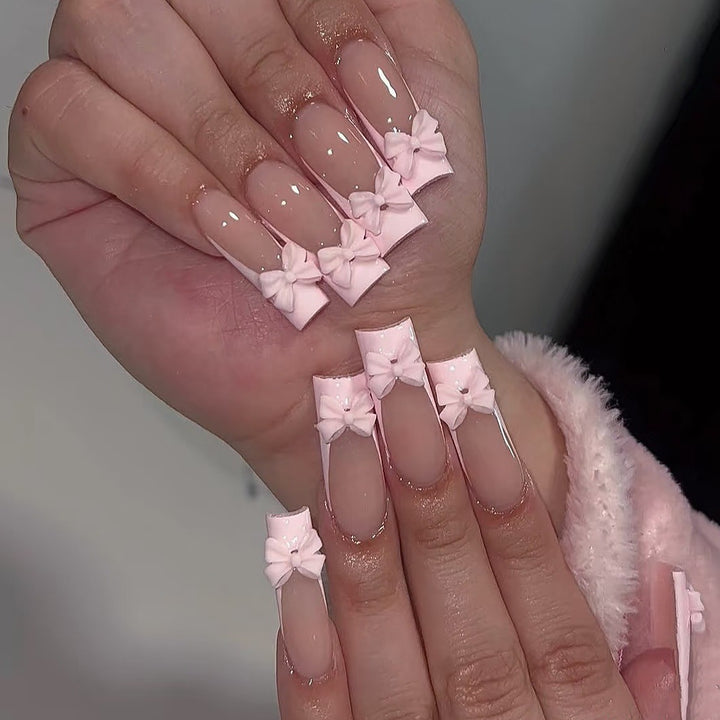 Kreatives Kunstnagelset mit Schleifenverzierungen Karnz