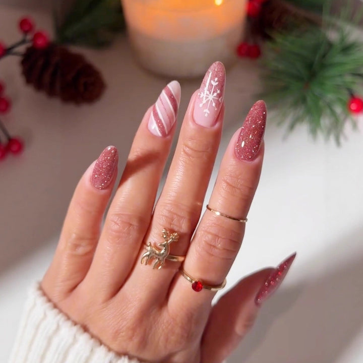 Kunstnagelset mit glitzerndem Weihnachtsdesign Karnz