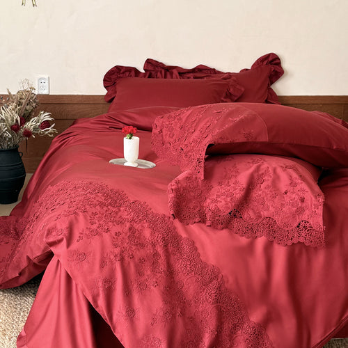 Satin-Bettwäsche-Garnitur mit zarter Spitzenstickerei und Volant Karnz