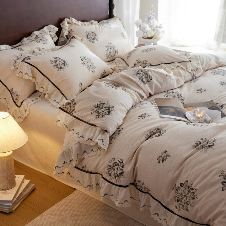Baumwoll-Leinen Bettbezuggarnitur mit vintage Rosen-Print, Volantkissen und natürlicher Crinkle-Optik