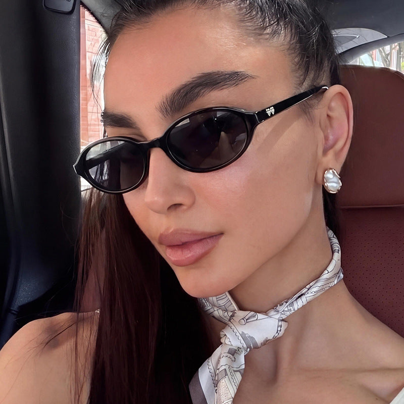 Damen modische Sonnenbrille mit ovalem Rahmen und UV-Schutz Karnz