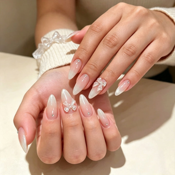 Elegantes Druck-Nagel-Set mit dekorativem Schleifen- und Juwelenakzenten Karnz