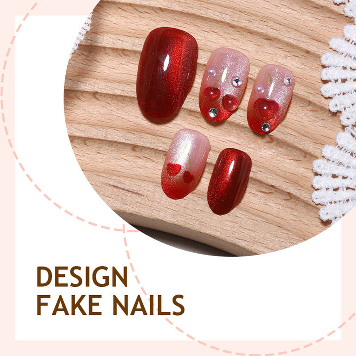 Kunstnagelset mit glamourösen Akzenten und kreativen Herz-Motiven Karnz